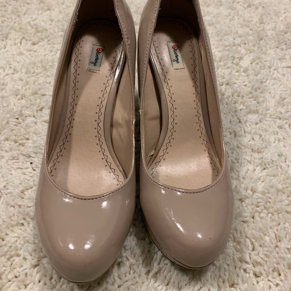 Isenboye Beige Platform - Picture 3 of 7